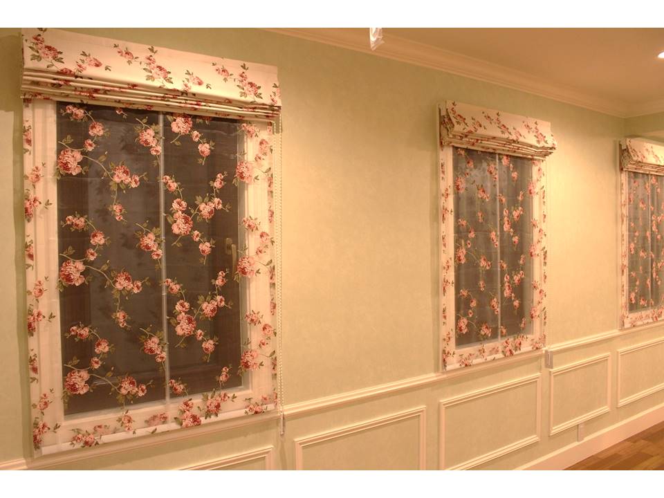 バラの花の生地を使った印象の違う二つの部屋 三重県Ｎ様邸