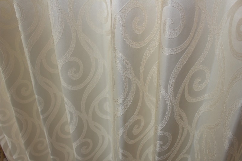 白いカーテン　ドイツ製カーテン　可憐な窓