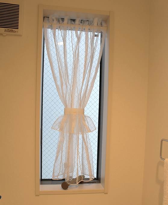 オーダーカーテン　小窓　トイレの窓