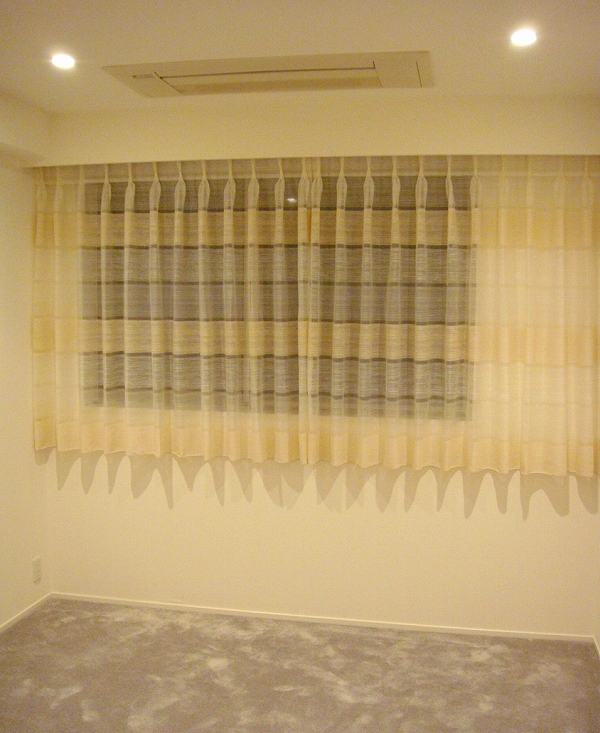 おおらかな自然を織り込んだ子ども部屋のカーテン　　　　　　　渋谷区Ｔ様邸