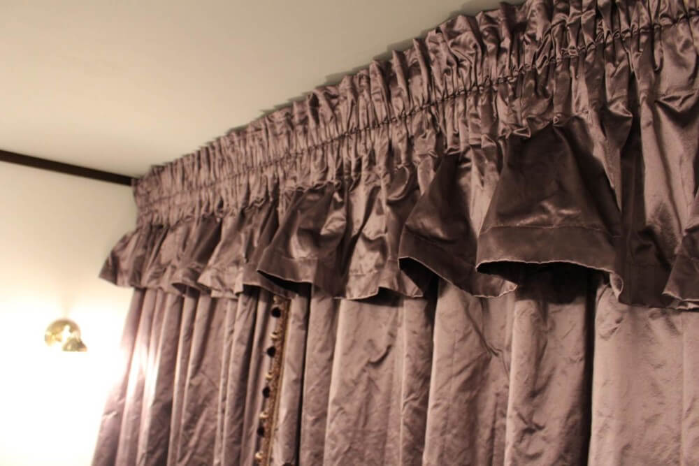 イタリア製のシルクカーテンで古民家リノベ
