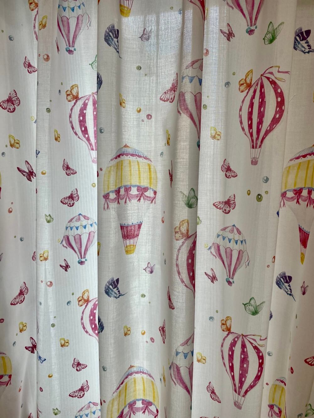 子供部屋カーテンに、可愛いピンクのオーダーカーテンで夢いっぱい🎈