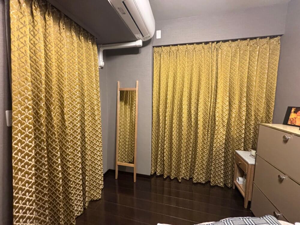 風水に良い　ゴールドのカーテン