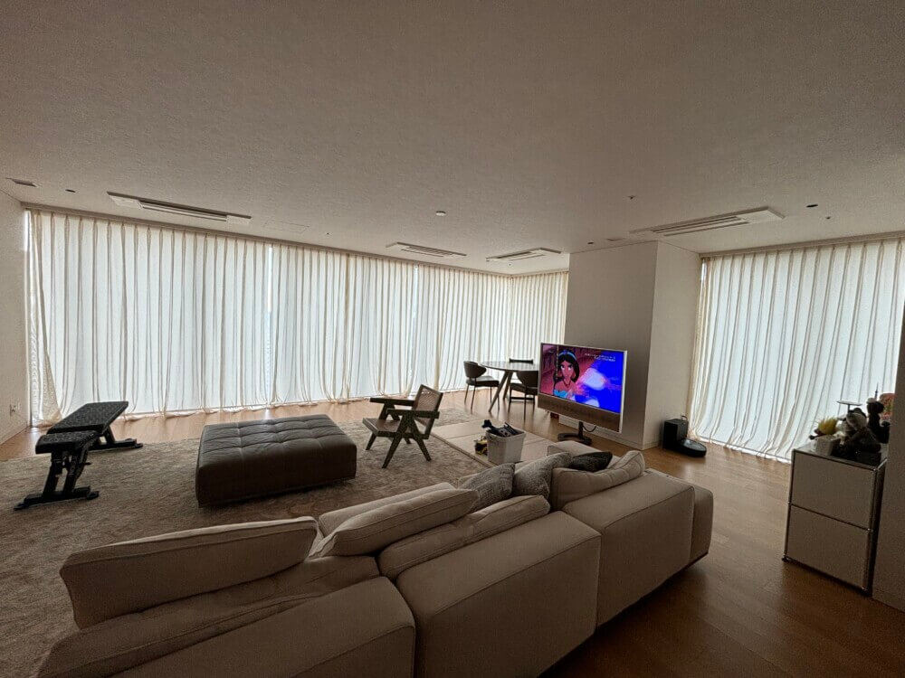 タワーマンションのカーテン　電動ロールスクリーン