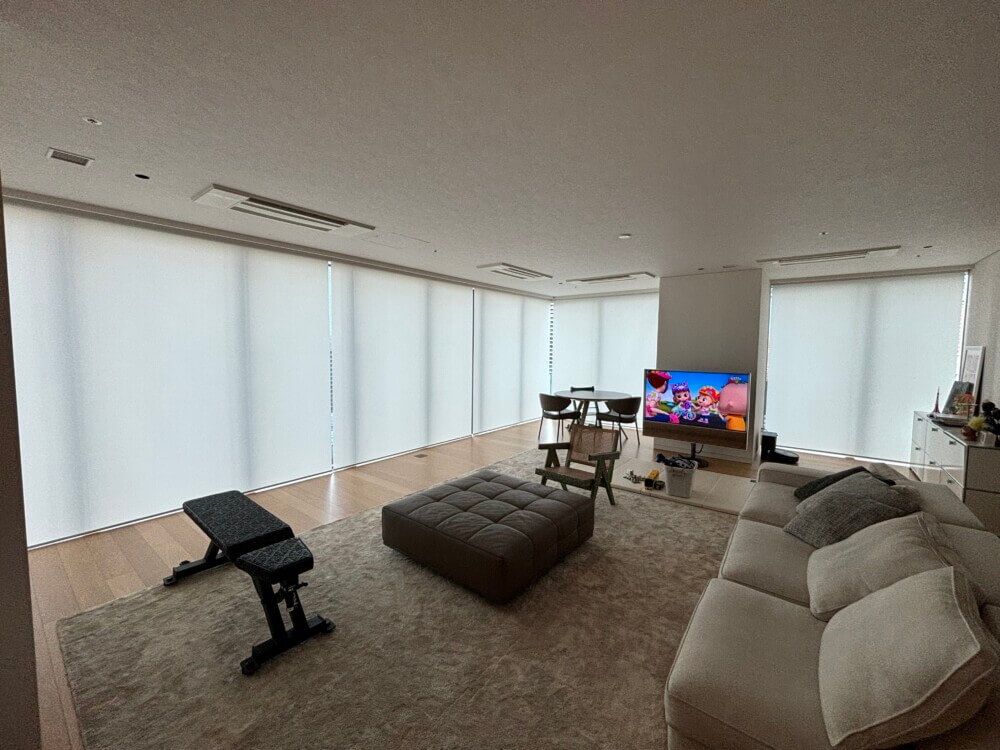 タワーマンションのカーテン　電動ロールスクリーン