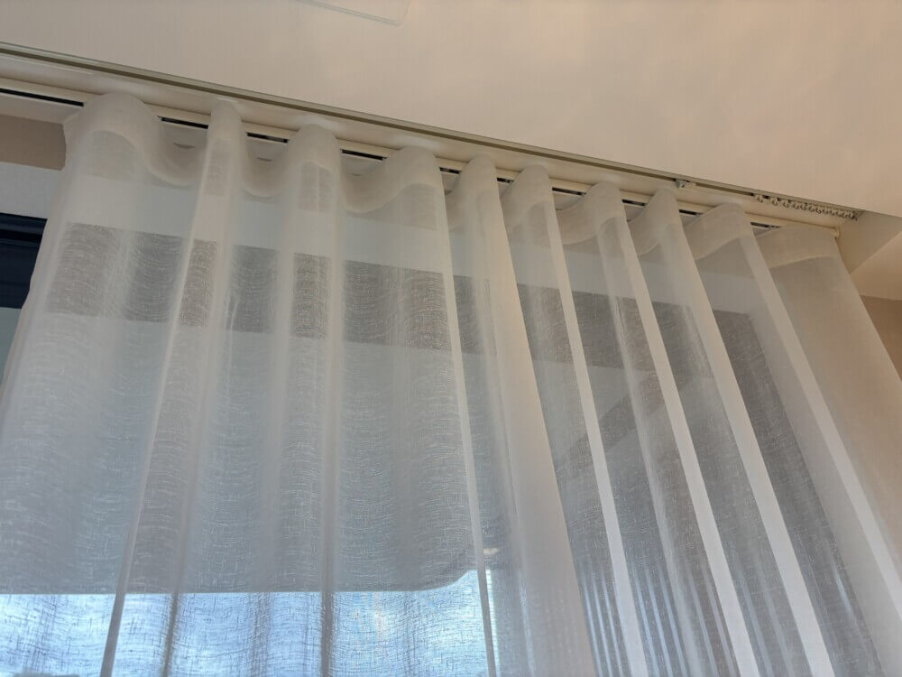 モダンインテリアに映える ウェーブスタイルオーダーカーテン