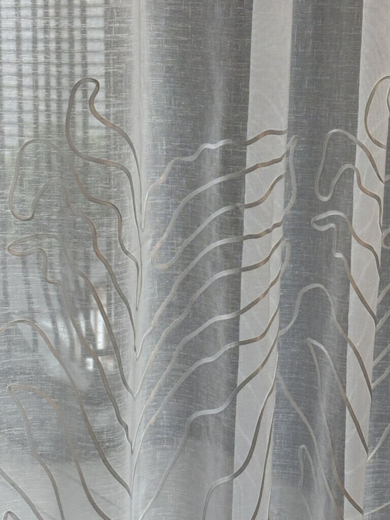 モダンインテリアに映える ウェーブスタイルオーダーカーテン