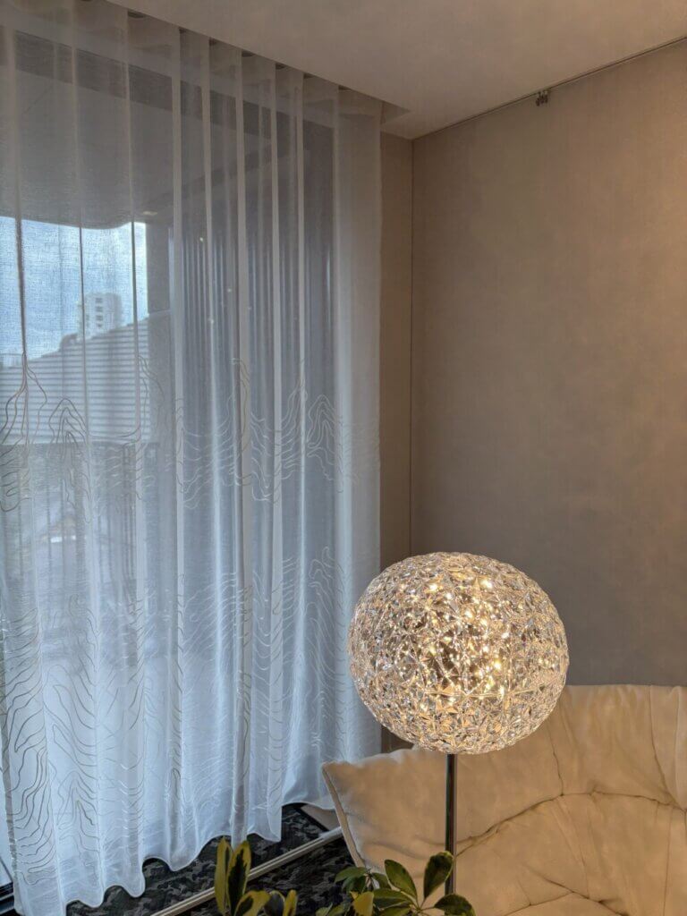 モダンインテリアに映える ウェーブスタイルオーダーカーテン