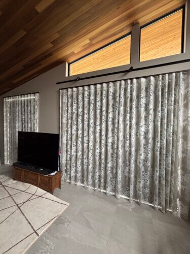【カーテンがまるでアートな新築戸建 】東京オーダーカーテン
