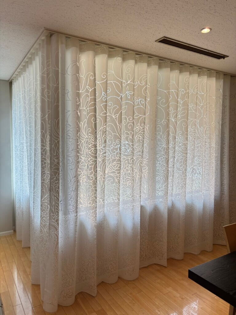 フロントレース × ウェーブスタイルで上質モダンインテリア