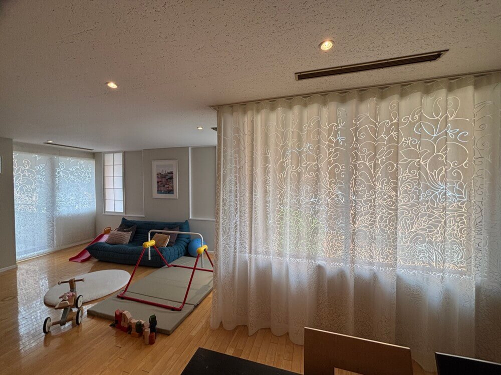 フロントレース × ウェーブスタイルで上質モダンインテリア