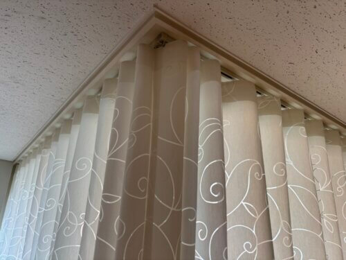 フロントレース × ウェーブスタイルで上質モダンインテリア