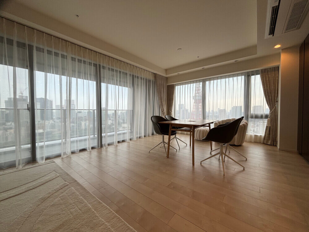 東京オーダーカーテン　白のニュアンスが織りなす空間