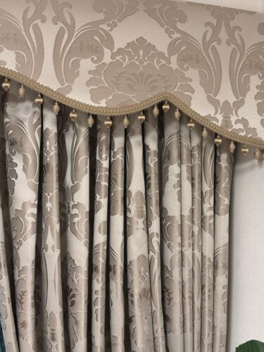 クラシカルな空間に調和するバランスカーテンへの掛け替え