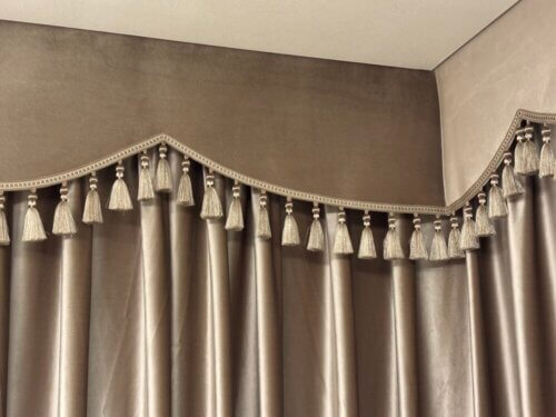 クラシカルな空間に調和するバランスカーテンへの掛け替え