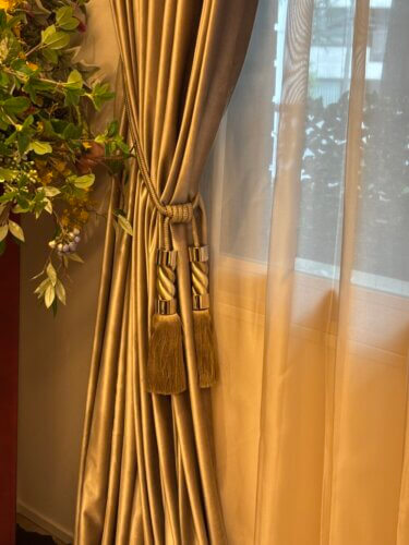 クラシカルな空間に調和するバランスカーテンへの掛け替え