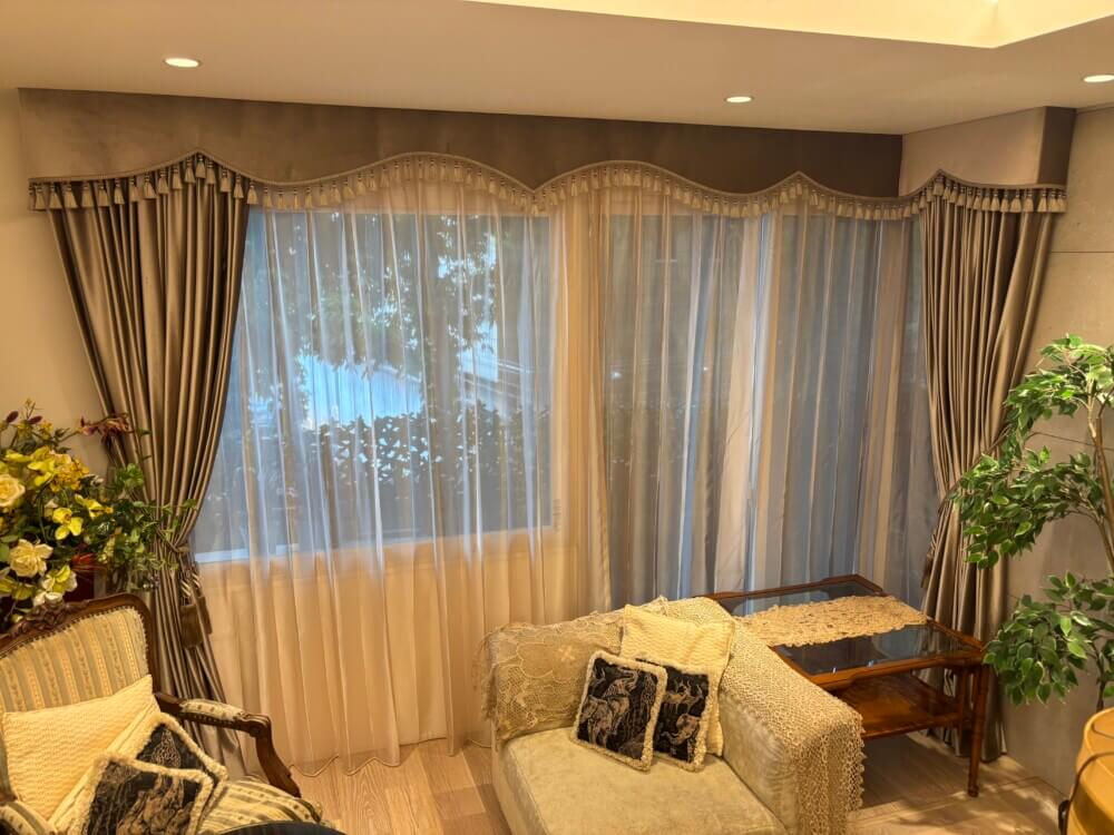 クラシカルな空間に調和するバランスカーテンへの掛け替え