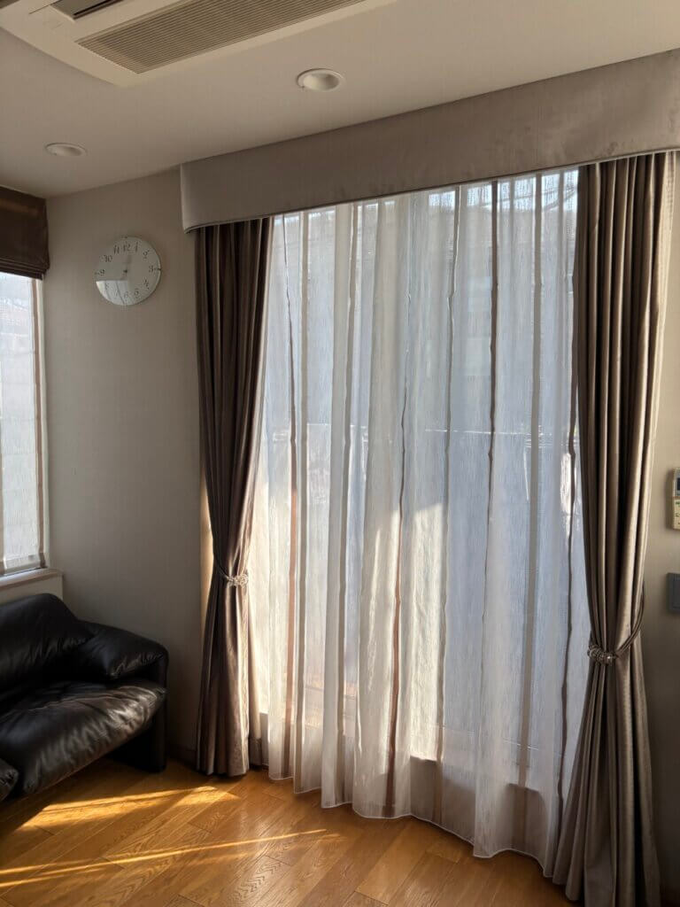 ストレートバランス装飾でホテルライクなオーダーカーテン東京