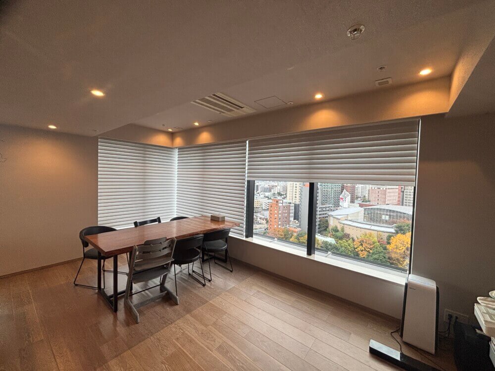 ハンターダグラス　電動シルエットシェード