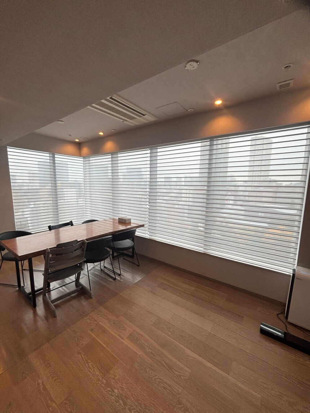 ハンターダグラス　電動シルエットシェード