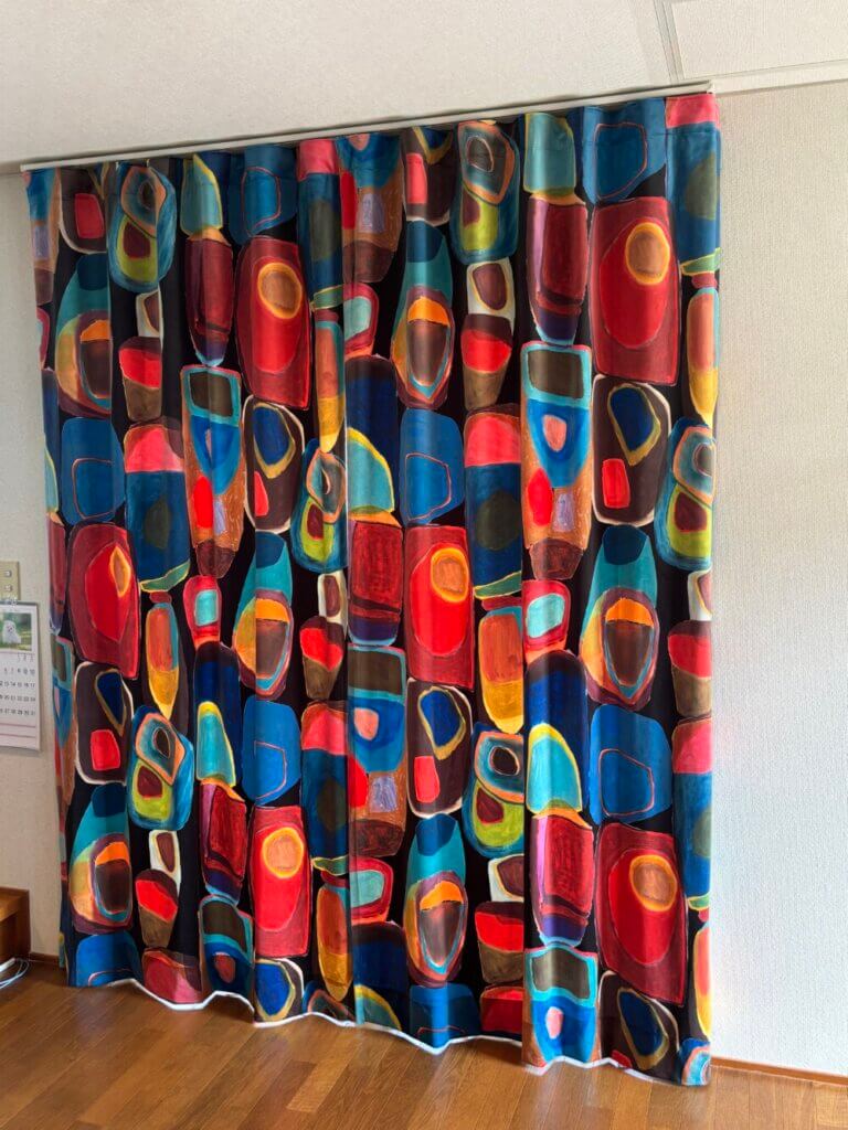 空間を美しく整える　ウェーブスタイルカーオーダーカーテン