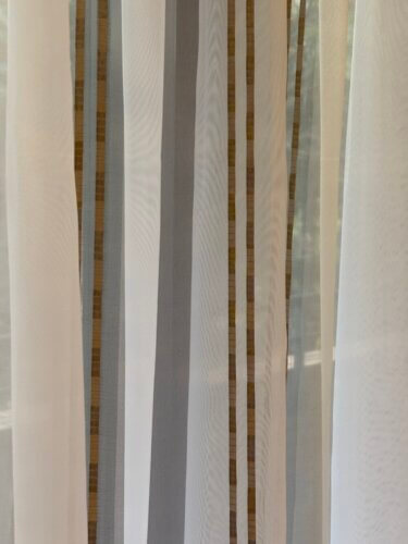 シャネルを想起させるイタリア製ツイードカーテンで作る上質なリビング空間