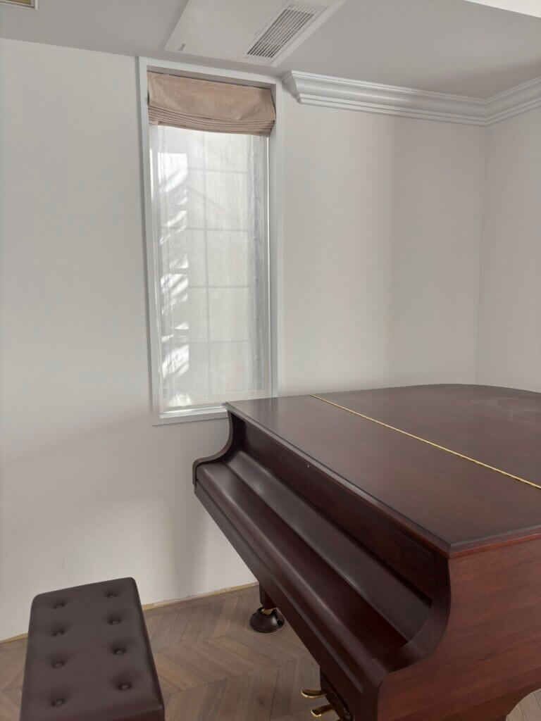 ウェーブスタイルで魅せる、モダンフレンチな邸宅