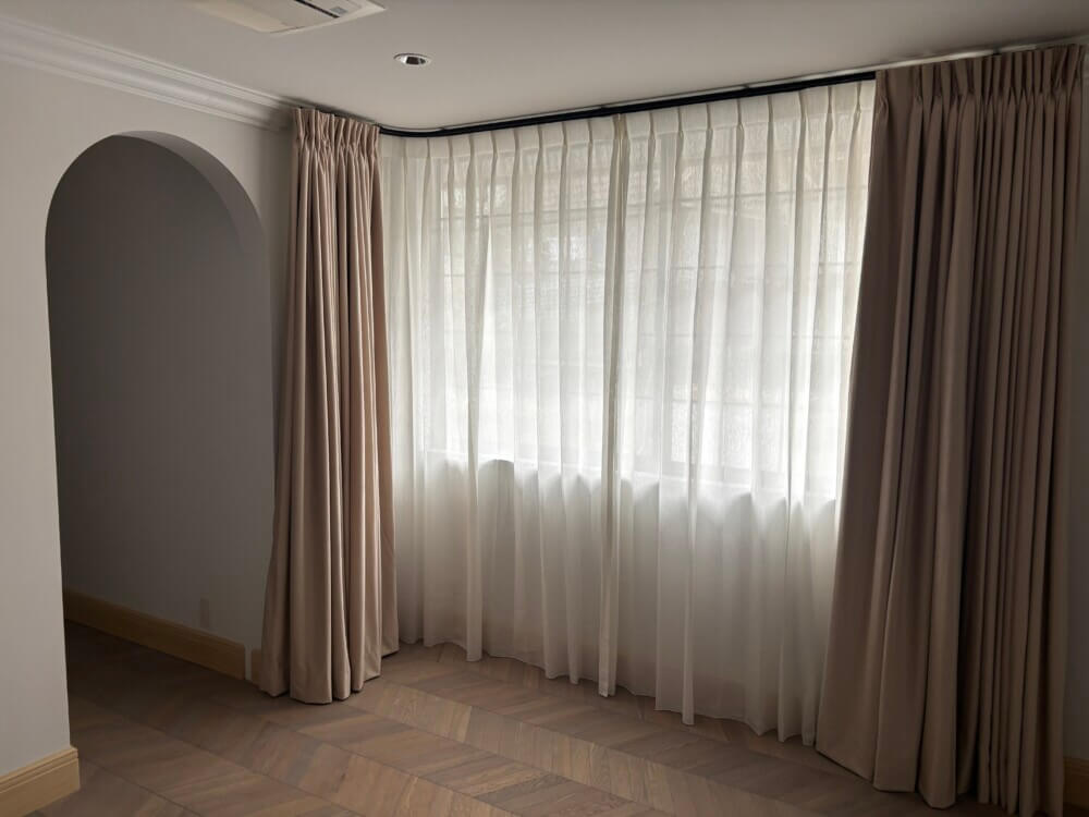 ウェーブスタイルで魅せる、モダンフレンチな邸宅