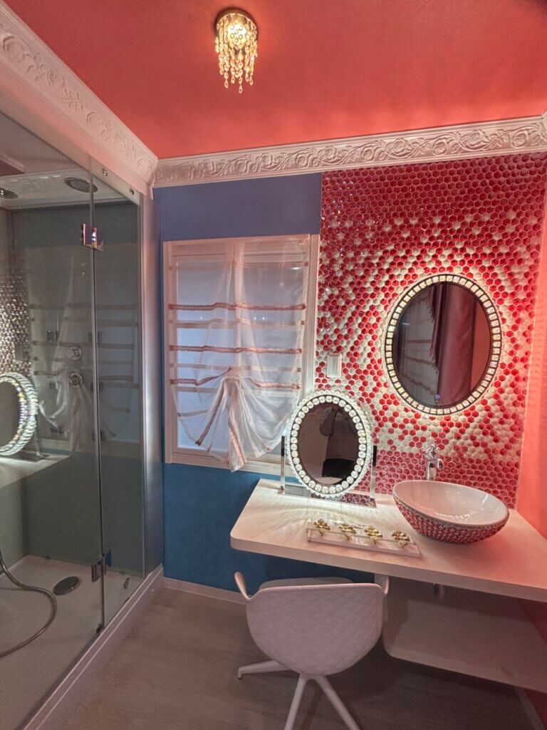 ユニークな発想が光る、民泊インテリア