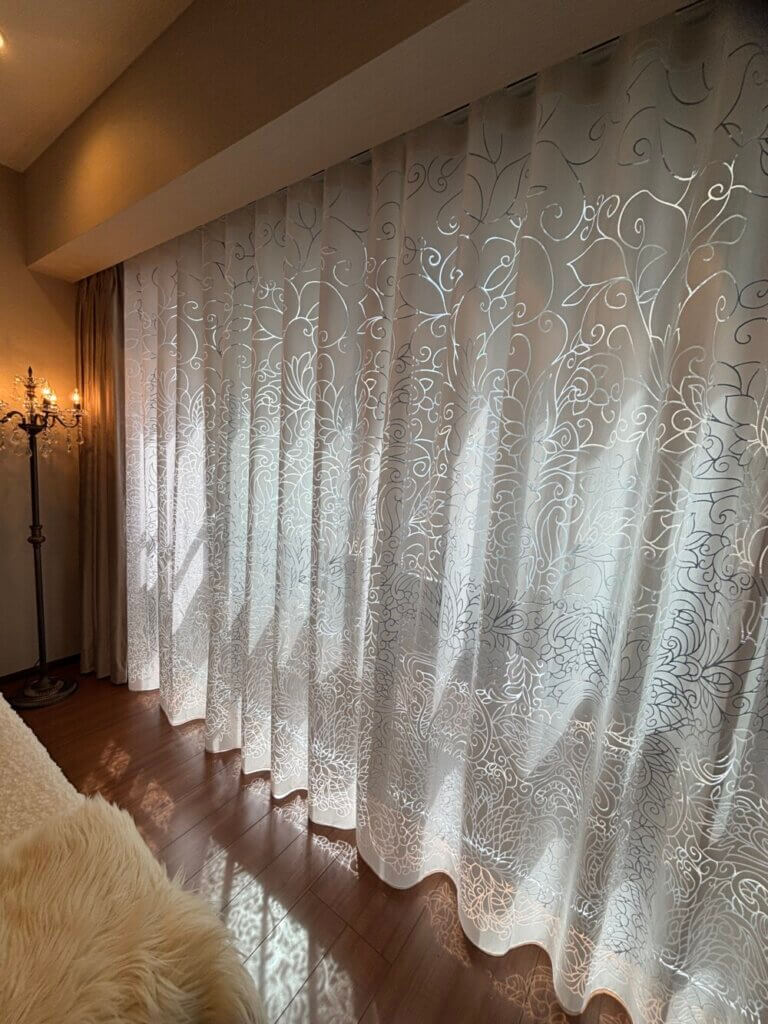 サロンを格上げするオーダーカーテン