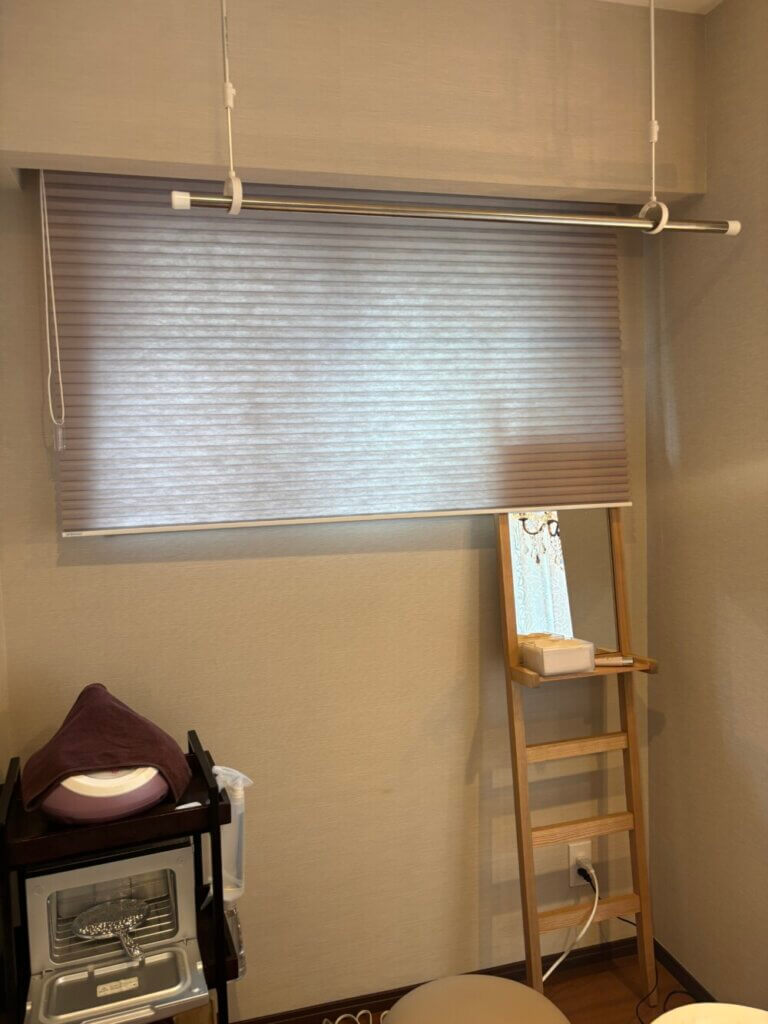 サロンを格上げするオーダーカーテン